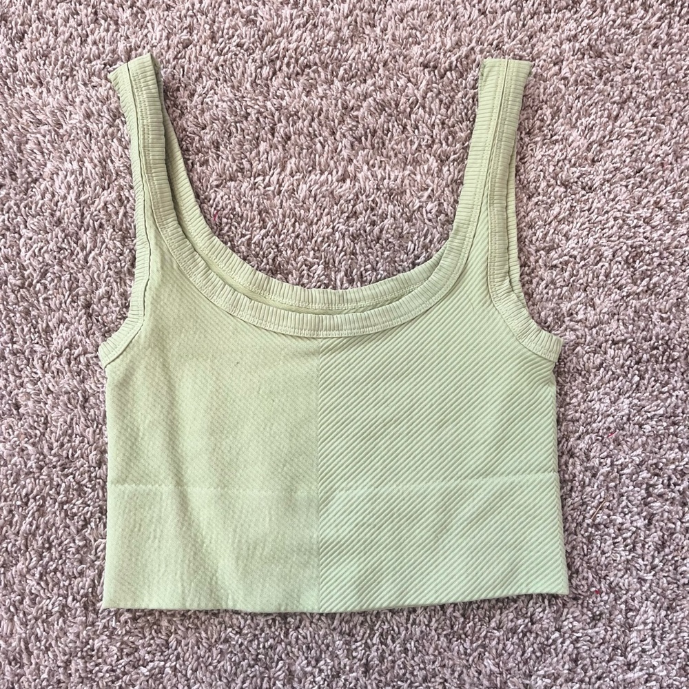 🤍Full Tilt NWOT green top🤍